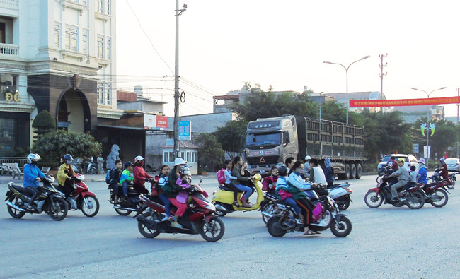 Cần lắp đặt đèn giao thông tại thị trấn Minh Tân
